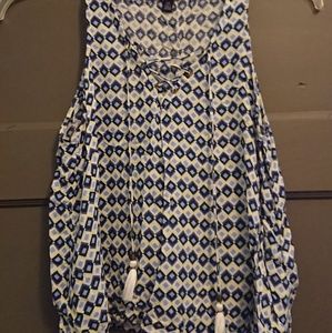 Diamond patterned lace up tank top